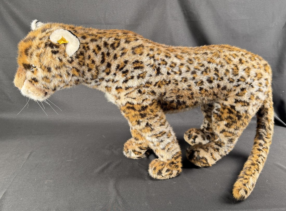 Large Steiff Standing Studio Paddy Leopard (1 of 8)