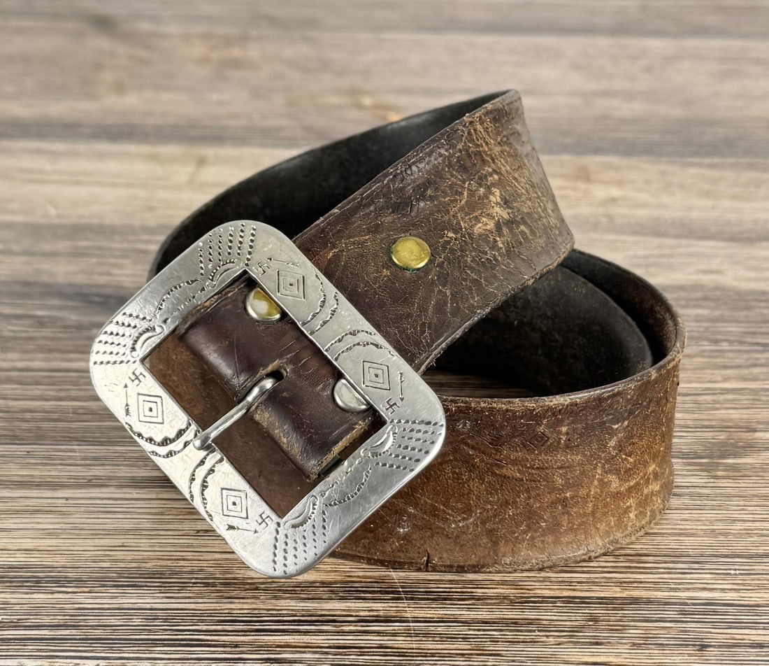 1930s Montgomery Ward Whirling Log Belt Buckle (1 of 9)