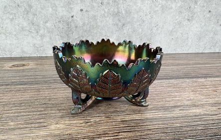 Fenton Glass Leaf Pattern Amethyst Carnival Bowl