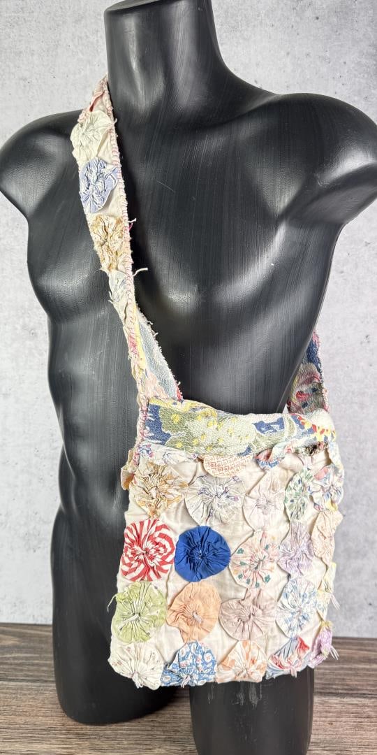 Antique Yoyo Quilt Boho Hippy Bag (1 of 4)