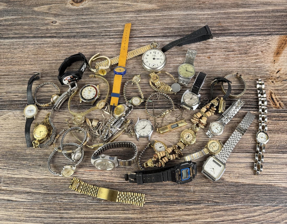 Collection of Vintage Watches: Nice large assortment. Untested.