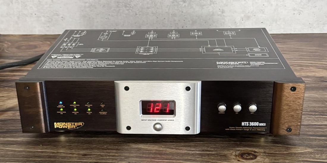 Monster Power HTS 3600 Home Theatre Power Center: MKII. Powers on.