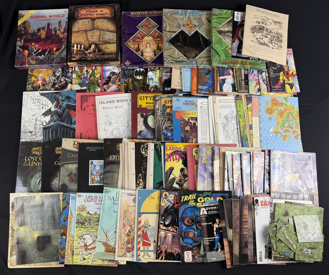 Dungeons and Dragons Tiles Maps and Comics: Nice collection.