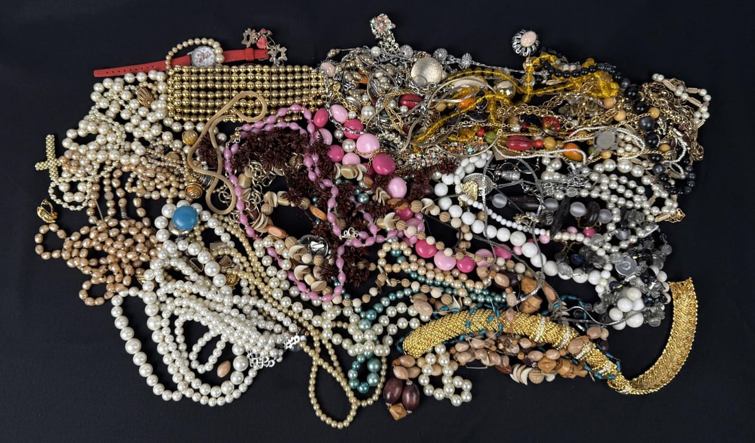 5 Pounds of Costume Jewelry: Nice grouping.