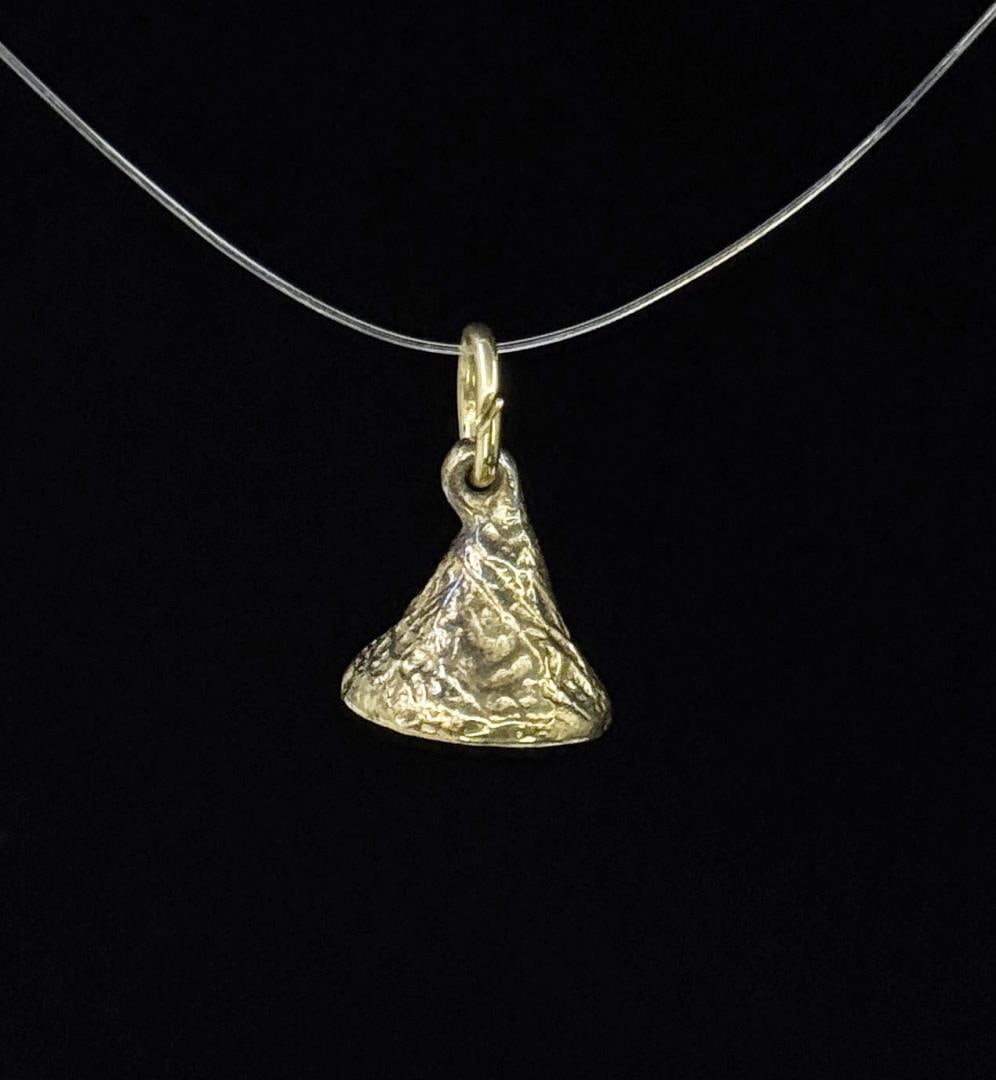 Sterling Silver Hershey Kiss Necklace Pendant: 2.93 grams.