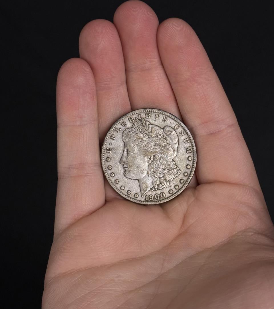 1900 O Morgan Silver Dollar (1 of 3)