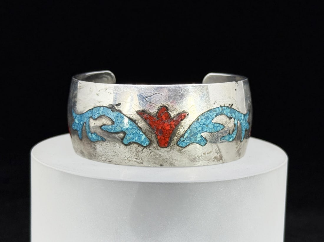Delvin Nelson Navajo Sterling Chip Inlay Bracelet: 2 5/8" outside diameter. 49.76 grams.