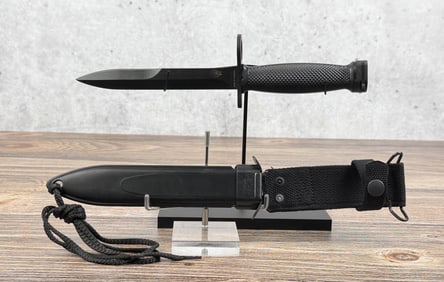 Colt US M7 M16 Bayonet In M8A1 Sheath