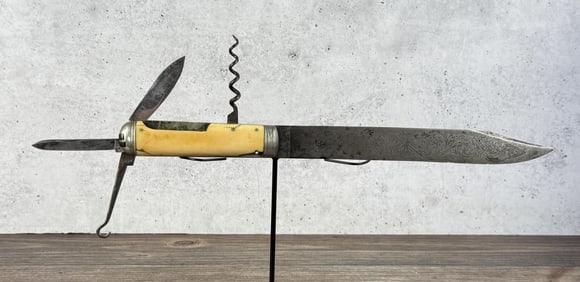 Armorial Presentation Multi Tool Bowie Knife