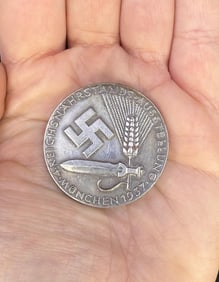WW2 German 1937 Munich Food Exhibition Badge