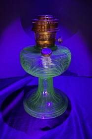 Uranium Glass Aladdin Lincoln Drape Kerosene Lamp
