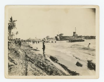 WW2 US Army Landing On Leyte Philippines Photo