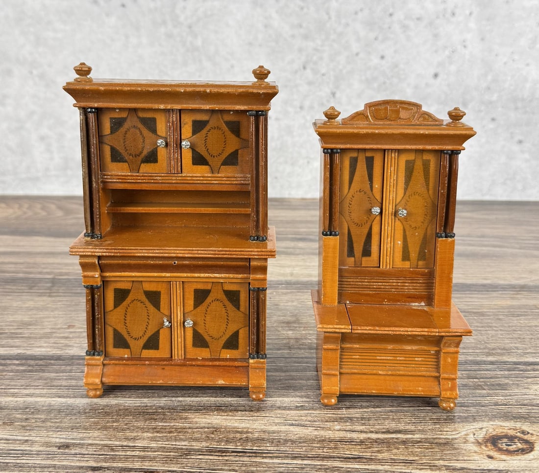 Victorian Eastlake Dollhouse Furniture: Nice grouping.