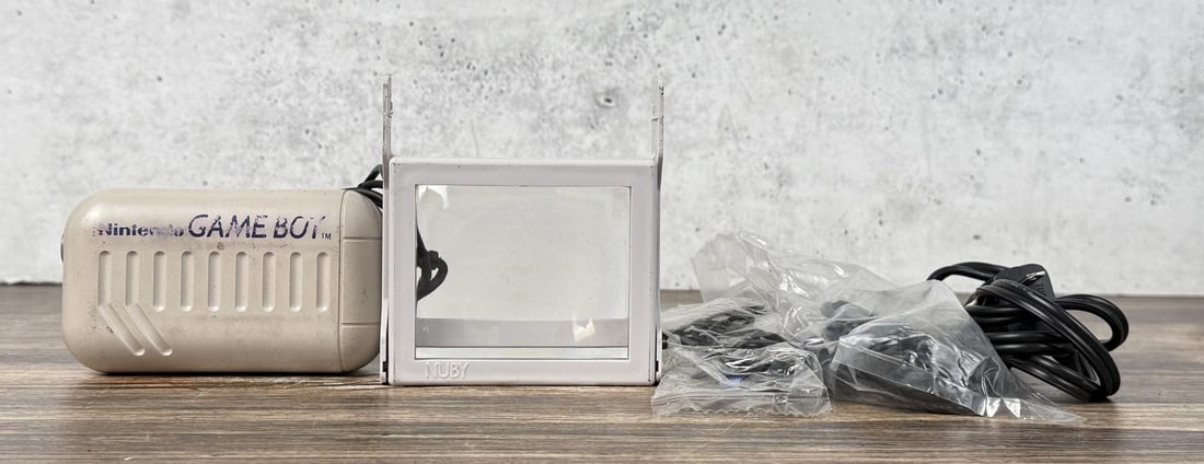 Nintendo Game Boy Battery Pack and Magnifier: Nice grouping.