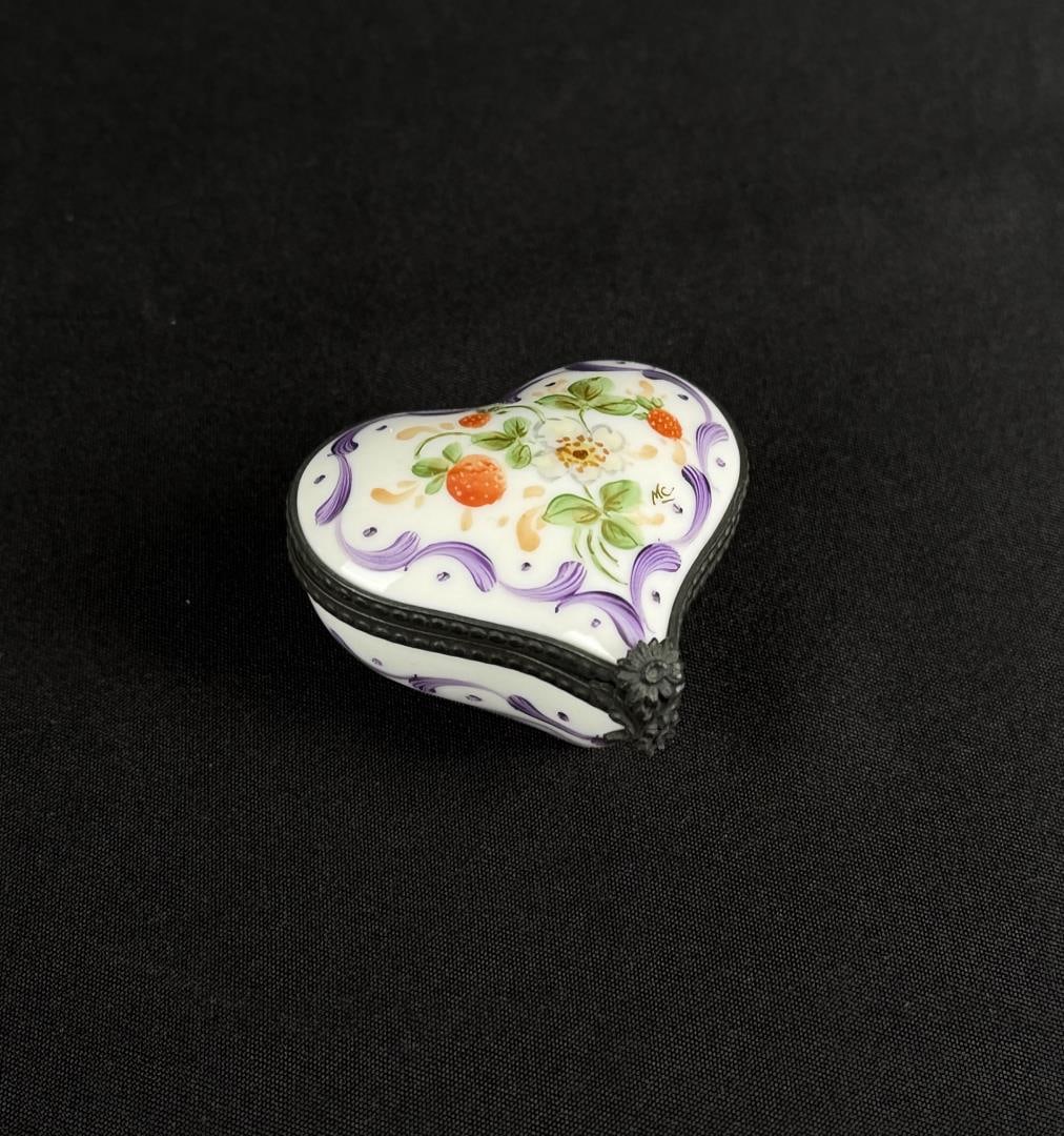 Limoges Peint Main Porcelain Trinket Box Heart: Strawberry and Clover Pattern. 1 7/8" long.