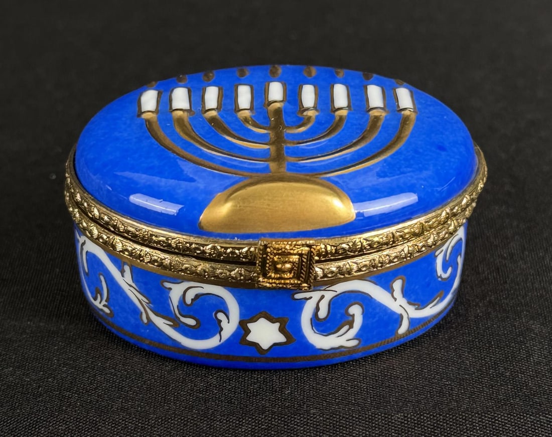 Limoges Peint Main Porcelain Trinket Box Menorah (1 of 6)