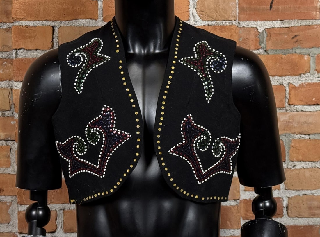 Ojibwe Iroquois Native American Beaded Vest (1 of 3)