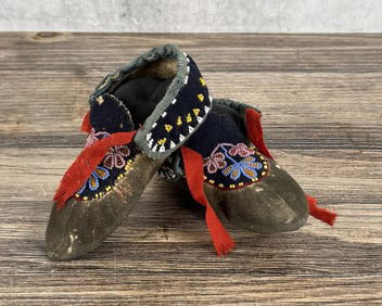 Chippewa Ojibwe Native American Indian Moccasins