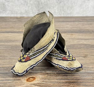 Ho-Chunk Winnebago Indian Beaded Moccasins