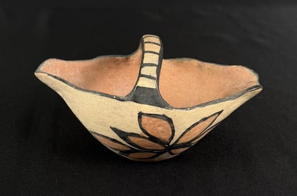 Santo Domingo Pueblo Basket Pot
