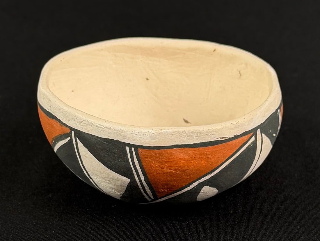 Acoma Pueblo Pottery Bowl Pot: 3" diameter, 1 1/2" tall.