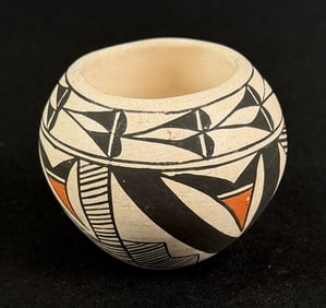 EL Acoma Pueblo Pot