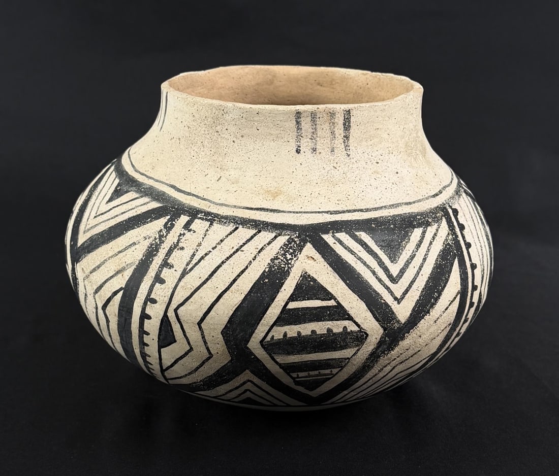 Ancient Anasazi Snowflake Jar: No evidence of restoration or repair. 8 5/8" by 8 1/2" by 6 1/2".