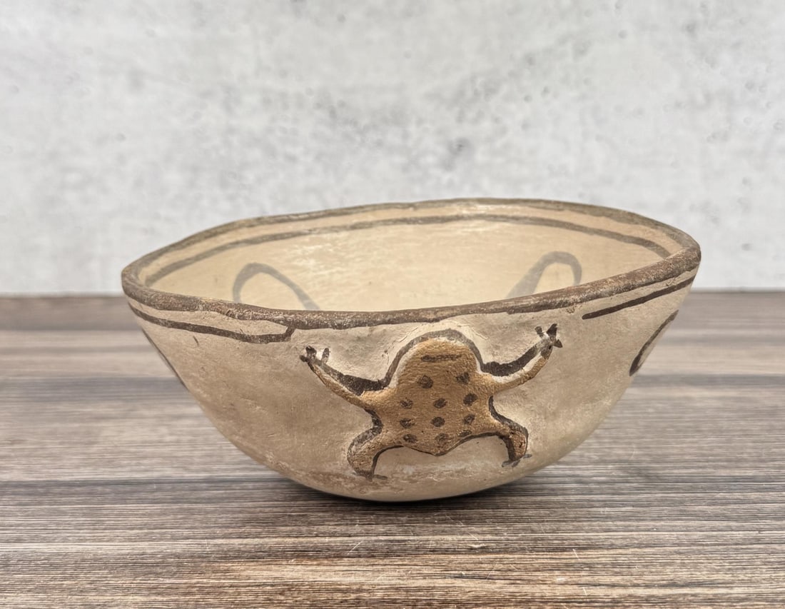 Historic Zuni Pueblo Frog Effigy Pot (1 of 11)