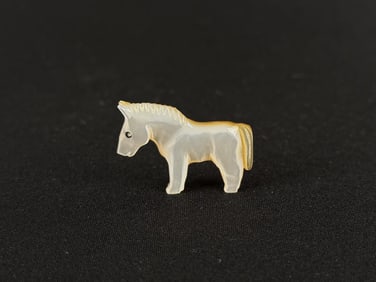 Zuni Carved Mother of Pearl Horse Fetish