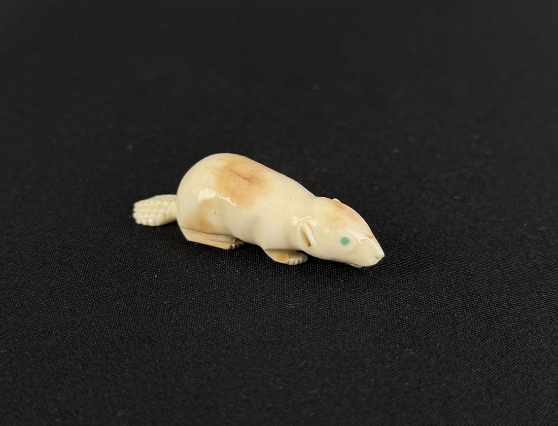 Roy Davis Zuni Carved Beaver Fetish: 1 7/8" long.