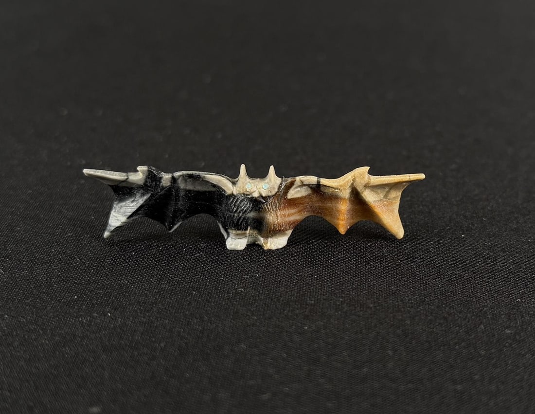 Elfina Lowsayatee Picasso Marble Bat Fetish: 1 3/4" long.