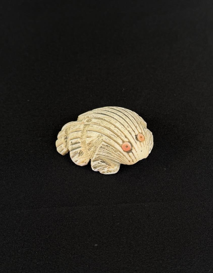 Antique Zuni Carved Shell Frog Fetish (1 of 4)