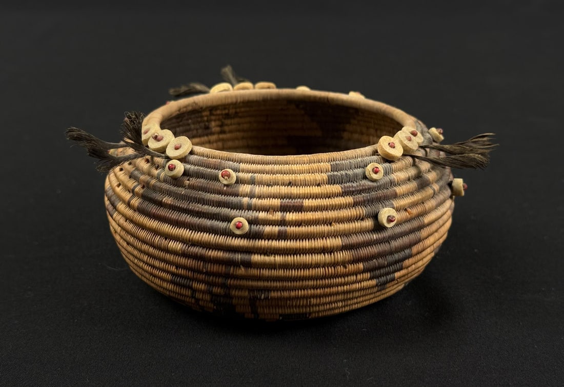 Pomo Native American Indian Clam Shell Basket (1 of 6)