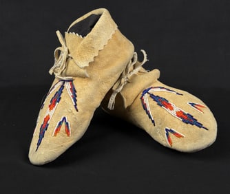 Blackfoot Native American Indian Beaded Moccasins