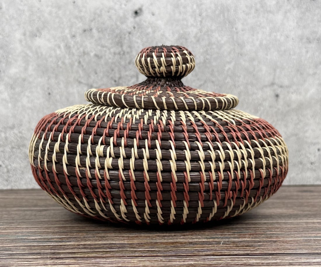 Amazonian Lidded Rainforest Basket (1 of 5)