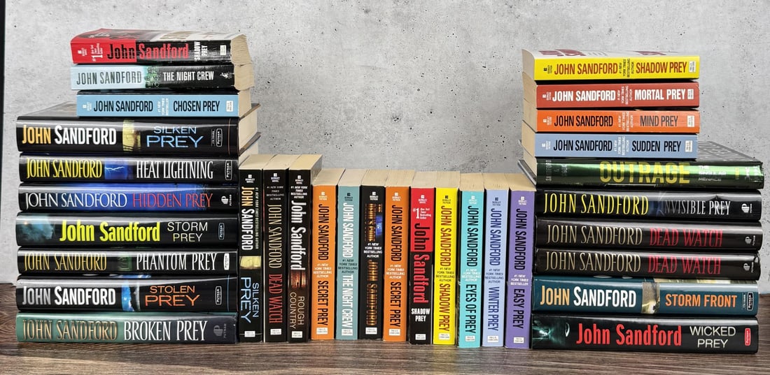 Collection of John Sandford Books: 32 books. Nice grouping.