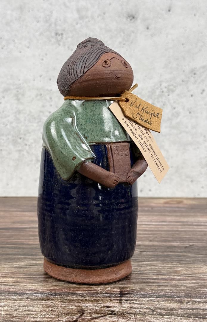 Val Knight Montana Studio Pottery Stoneware Figure (1 of 10)