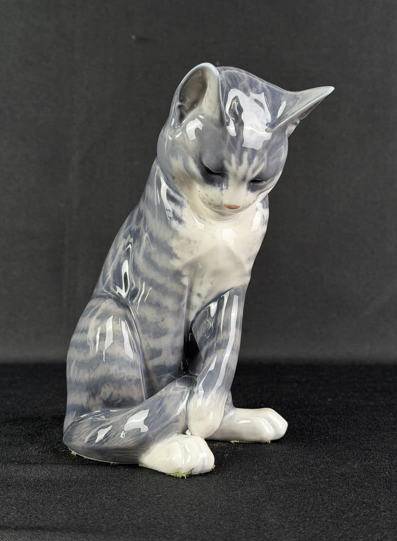 Royal Copenhagen Porcelain Gray Tabby Cat 340 (1 of 7)