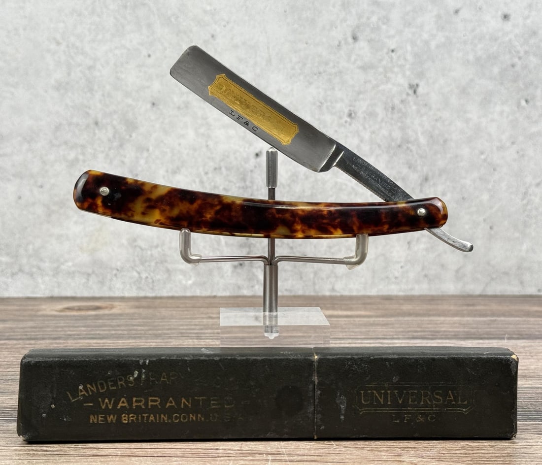 Landers Frary & Clark Universal Straight Razor (1 of 8)