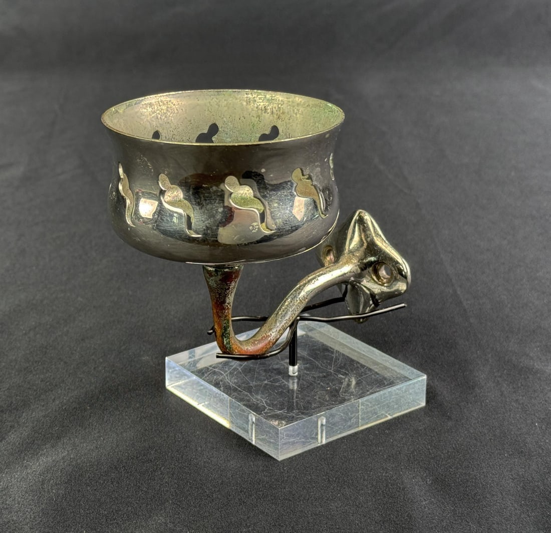 Victorian Art Brass Bathroom Cup Holder: 4" by 3 1/4" by 3".