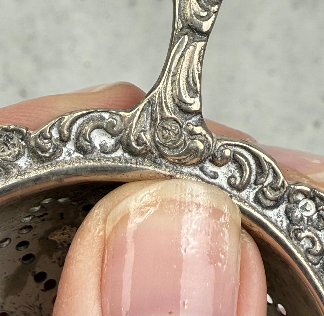 Georgian Repousse Silver Tea Strainer - 4