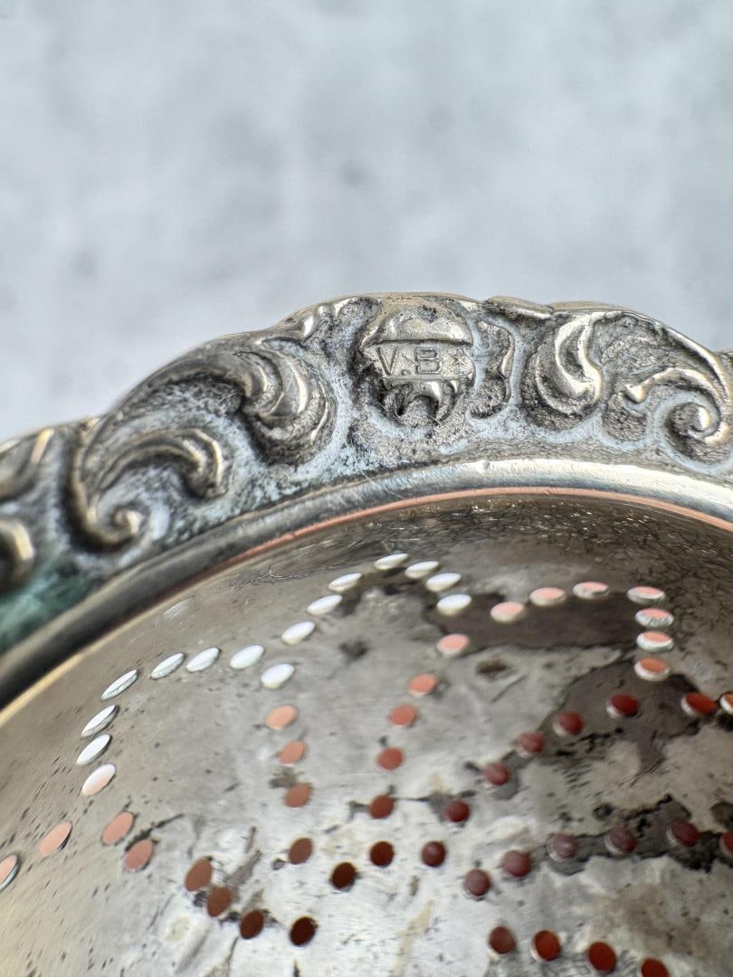 Georgian Repousse Silver Tea Strainer - 5