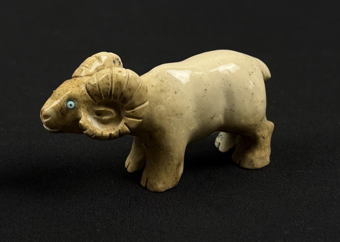 Herbert Davis Zuni Carved Ram Fetish (1 of 4)