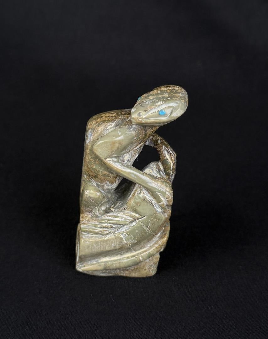 Vinton Kallestewa Zuni Carved Lizard Fetish (1 of 6)