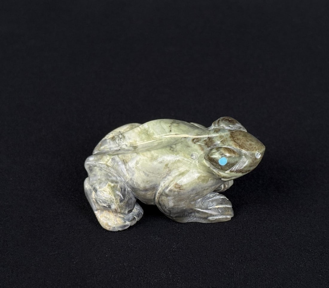Vinton Kallestewa Zuni Carved Frog Fetish (1 of 5)