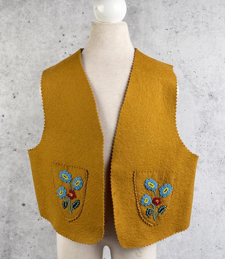 Alaskan Inuit Eskimo Beaded Vest (1 of 5)