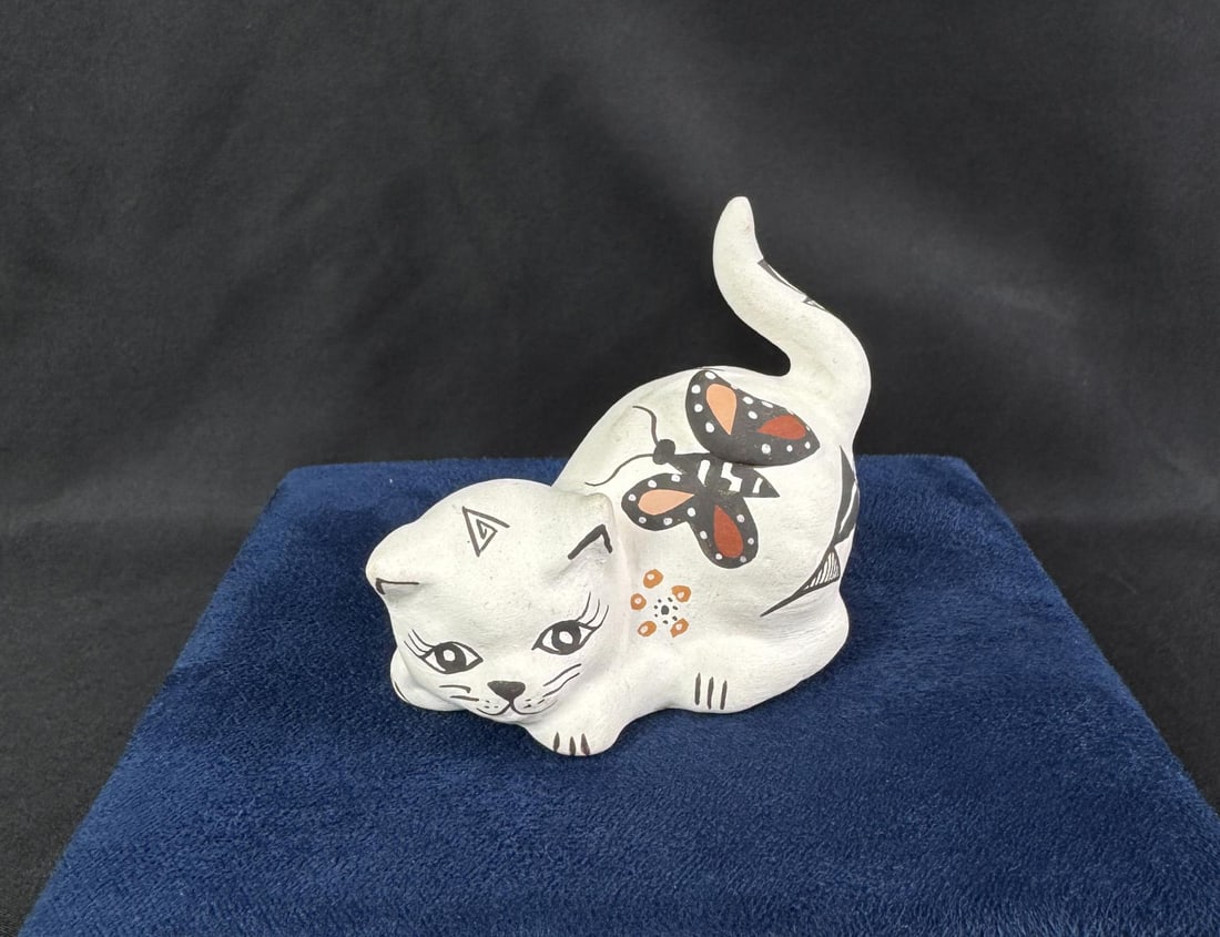 Cyrus Concho Acoma Pueblo Pottery Cat (1 of 4)
