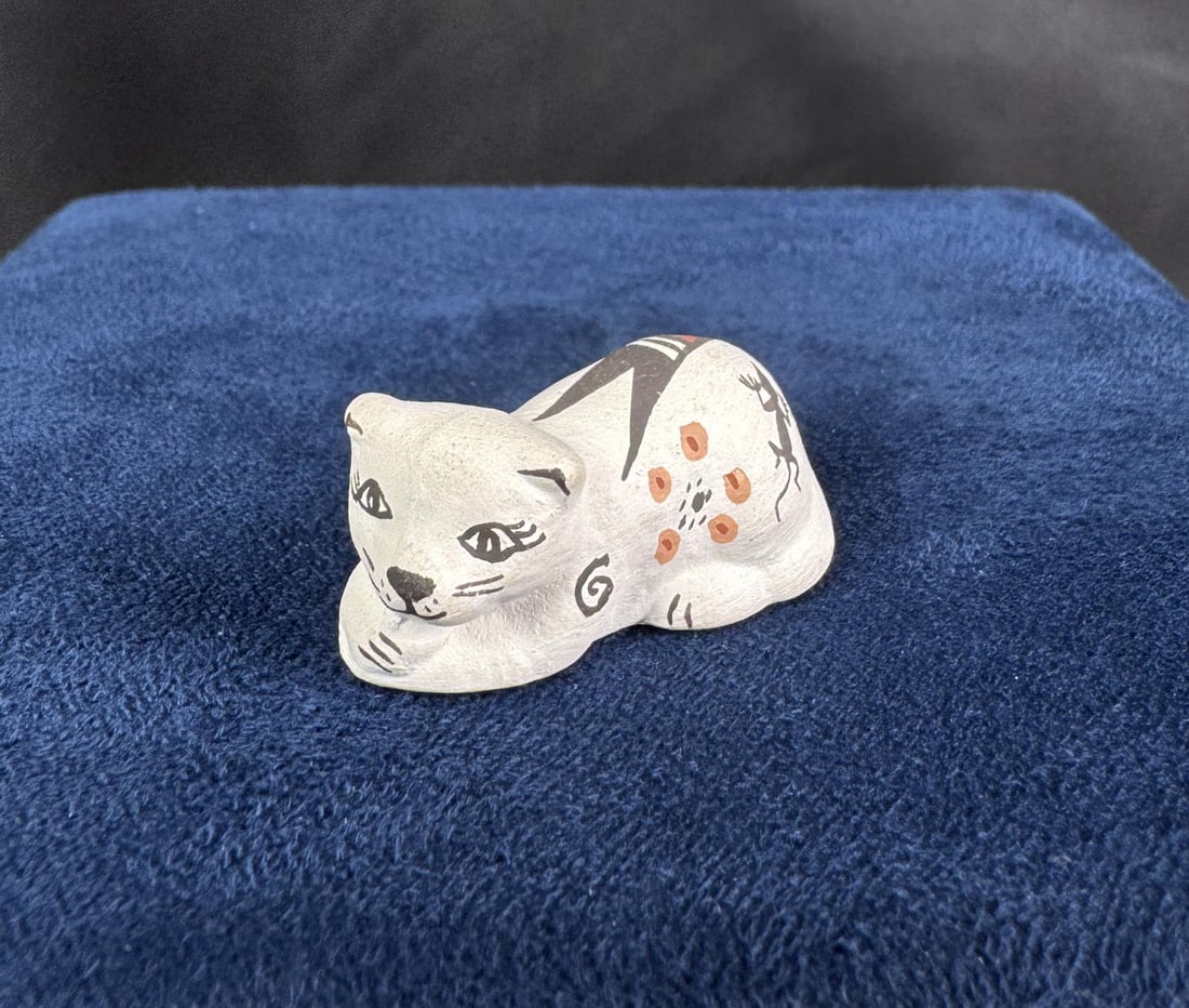 Cyrus Concho Acoma Pueblo Pottery Cat: 1 1/4" by 5/8" by 1/2"