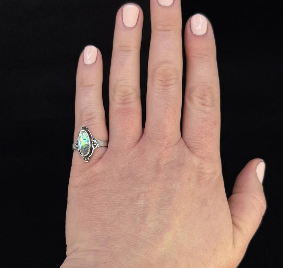 Navajo Sterling Silver Abalone Ring (1 of 8)