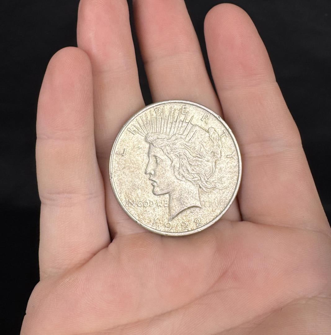 1922 P Silver Peace Dollar (1 of 4)